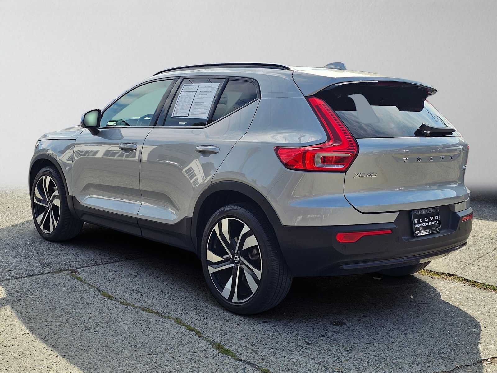 Used 2023 Volvo XC40 B5 Ultimate w/ Protection Package Premier AWD/4WD image 5