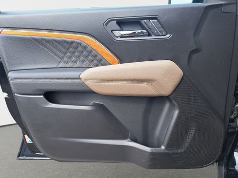 Used 2025 GMC Canyon Denali w/ LPO, Denali Black Edition image 24