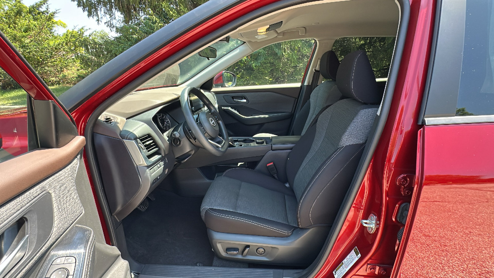 Certified 2023 Nissan Rogue SV AWD/4WD image 11