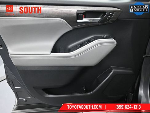 Used 2023 Toyota Highlander Limited image 21