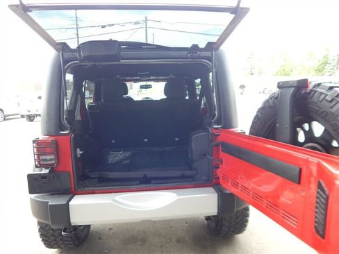 Used 2014 Jeep Wrangler Unlimited Sahara AWD/4WD image 10