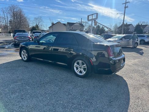 Used 2019 Chrysler 300 Touring w/ Sport Appearance Package image 20