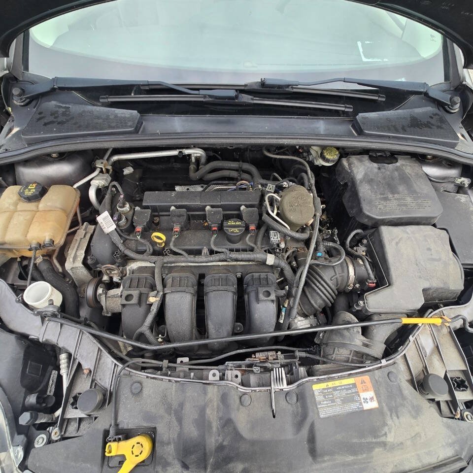 Used 2014 Ford Focus SE w/ SE Winter Package FWD image 16