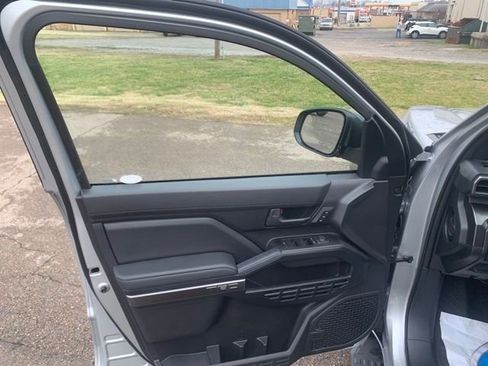 Used 2025 Toyota 4Runner 4WD image 12