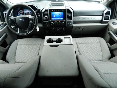 Used 2020 Ford F250 XLT w/ FX4 Off-Road Package image 16