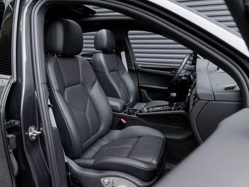 Certified 2025 Porsche Macan image 31