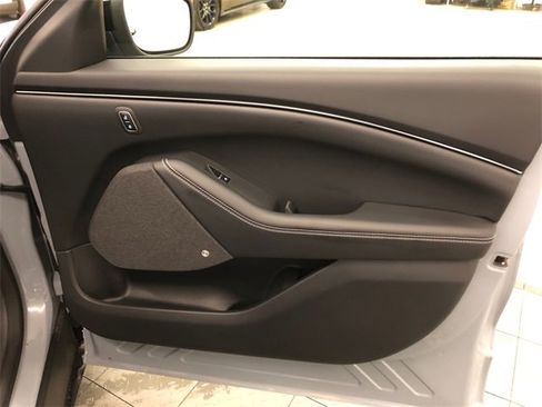 Used 2025 Ford Mustang Mach-E Premium image 33