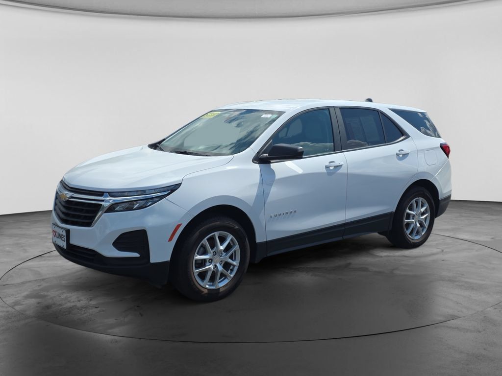Used 2023 Chevrolet Equinox LS w/ LS Convenience Package AWD/4WD image 4