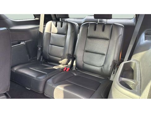 Used 2018 Ford Explorer XLT w/ Equipment Group 202A image 14