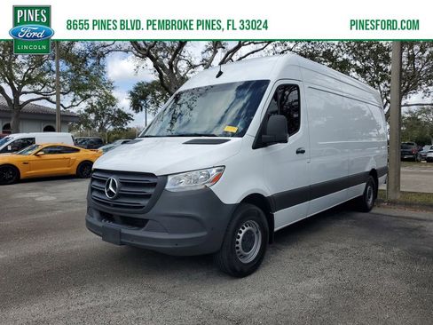 Used 2023 Mercedes-Benz Sprinter 2500 image 1