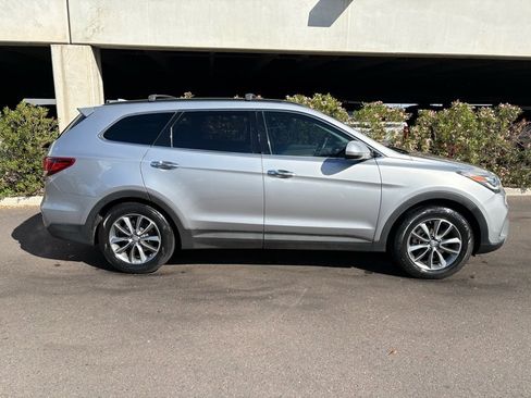 Used 2019 Hyundai Santa Fe XL SE image 3