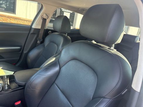 Used 2018 Kia Stinger Premium RWD image 3