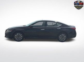 Used 2025 Nissan Altima 2.5 SV FWD video 2