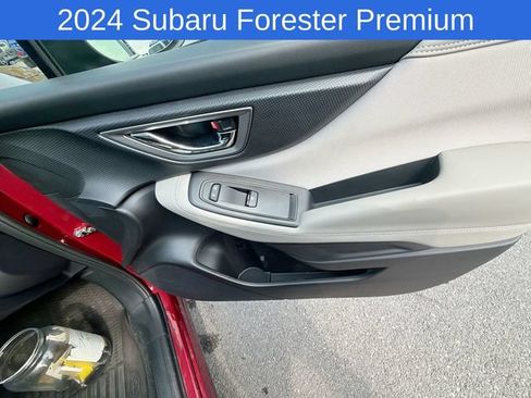 Used 2024 Subaru Forester Premium AWD/4WD image 21