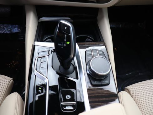 Certified 2023 BMW 530e w/ Convenience Package image 22