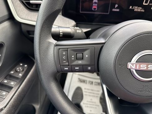 Used 2025 Nissan Kicks SV AWD/4WD image 32