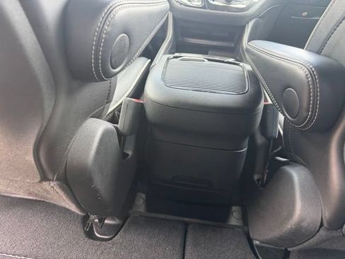 Used 2025 Chrysler Pacifica Limited FWD image 14