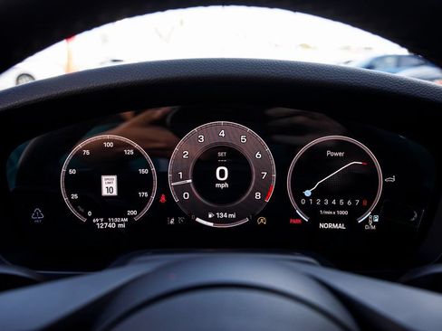 Used 2025 Porsche 911 Carrera RWD image 15