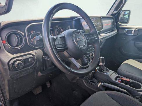 Used 2024 Jeep Wrangler Unlimited Rubicon AWD/4WD image 8