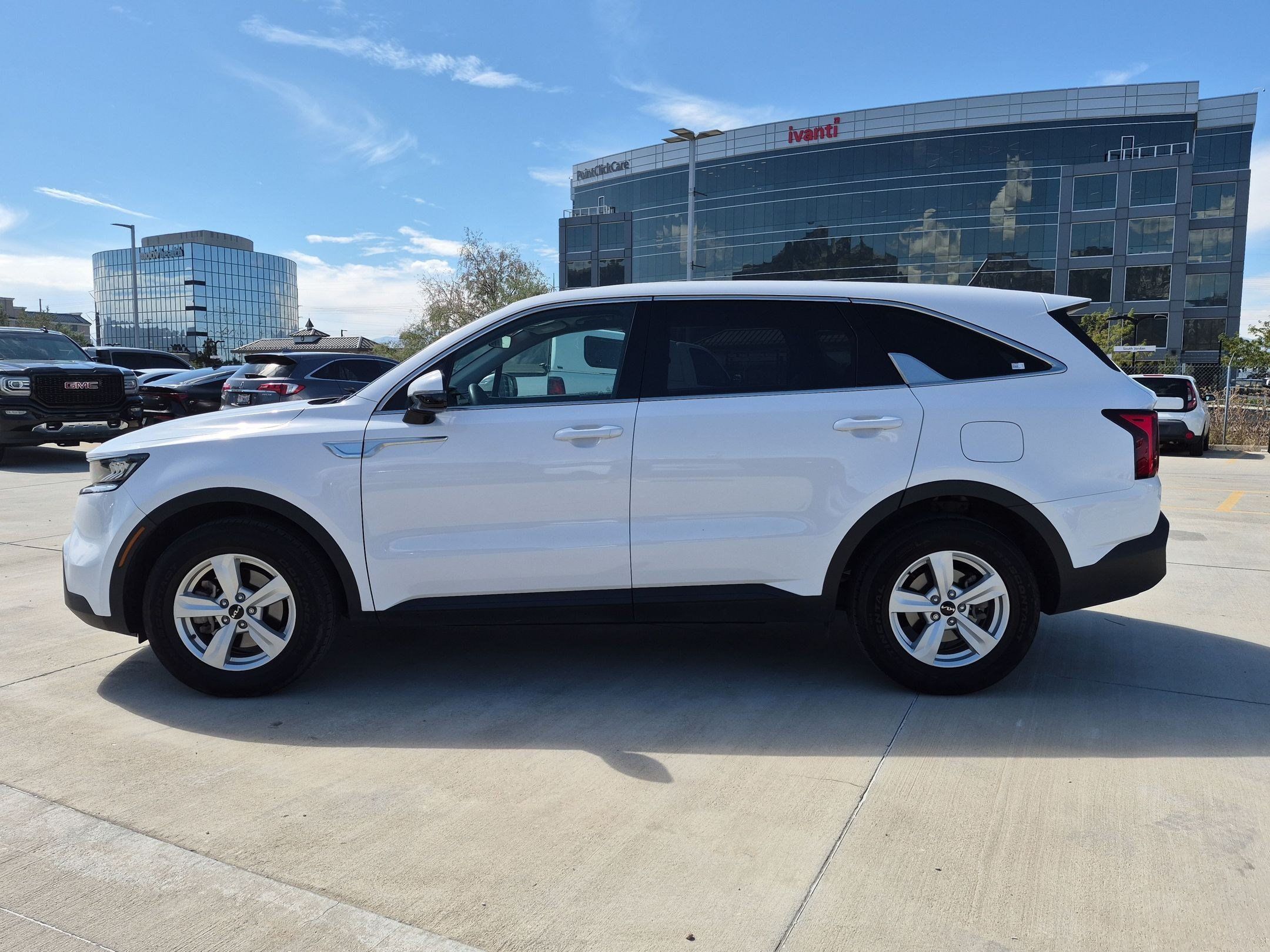 Certified 2023 Kia Sorento LX FWD image 2