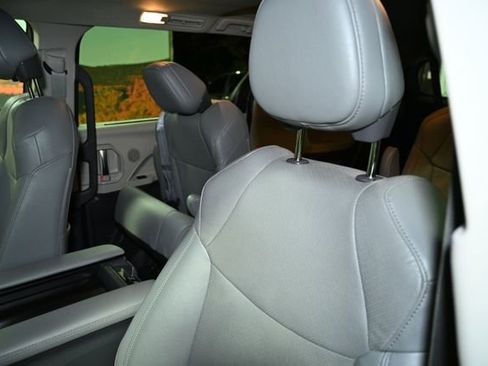 Used 2024 Toyota Sienna Limited image 22