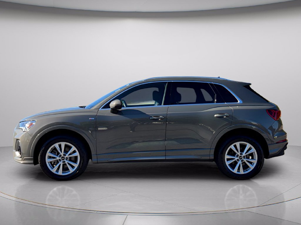 Used 2023 Audi Q3 2.0T Premium w/ Convenience Package AWD/4WD image 3