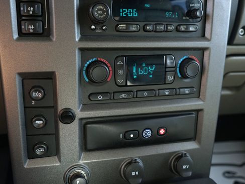 Used 2004 HUMMER H2 w/ Preferred Equipment Group AWD/4WD image 26