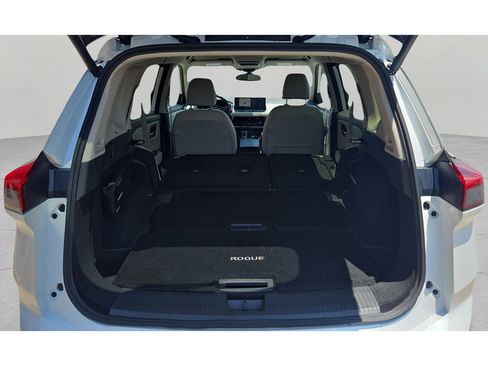 Used 2025 Nissan Rogue SL AWD/4WD image 31