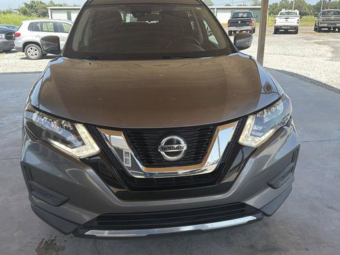 Used 2019 Nissan Rogue S w/ Special Edition Package FWD image 9