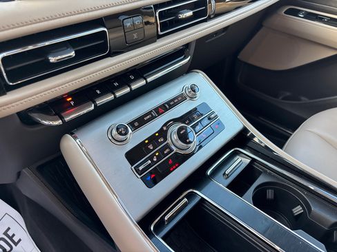 Certified 2024 Lincoln Aviator AWD w/ Premium Package image 22