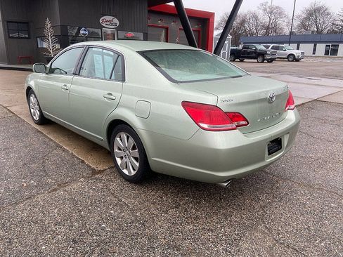 Used 2006 Toyota Avalon XLS image 2