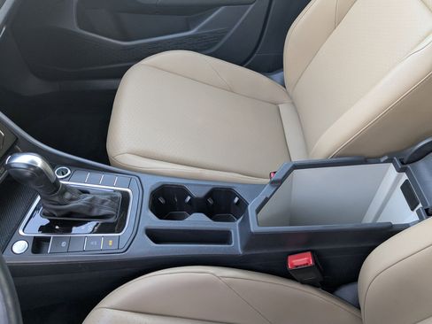 Used 2020 Volkswagen Jetta SE w/ SE Cold Weather Package image 25