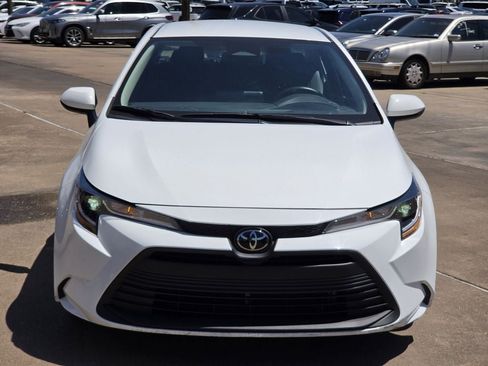 Used 2025 Toyota Corolla LE FWD image 3