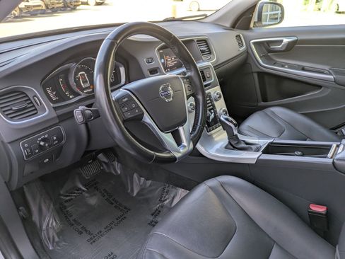 Used 2018 Volvo S60 T5 Inscription image 14