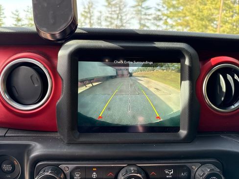 Used 2022 Jeep Wrangler Unlimited Rubicon w/ Xtreme Recon 35" Tire Package image 17