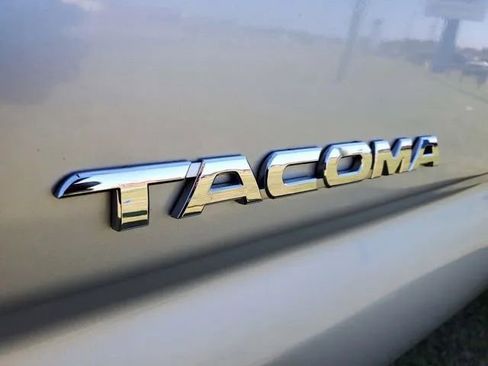 Used 2011 Toyota Tacoma PreRunner image 10
