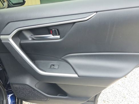 Certified 2019 Toyota RAV4 XLE w/ Convenience Package image 17