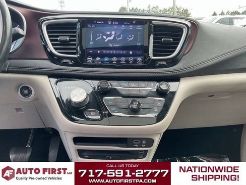 Used 2019 Chrysler Pacifica Limited w/ Advanced Safetytec Group FWD image 22