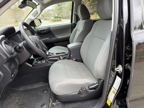 Used 2020 Toyota Tacoma SR w/ SR Convenience Package image 9