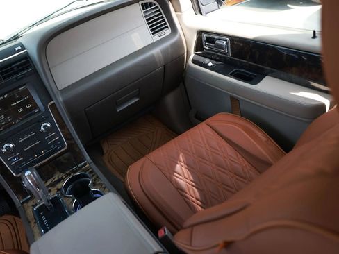 Used 2015 Lincoln Navigator L 2WD image 14