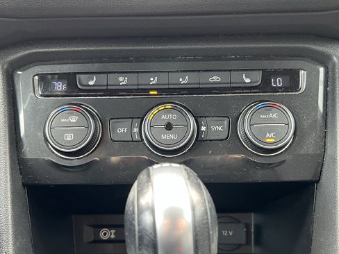 Used 2018 Volkswagen Tiguan SE image 30