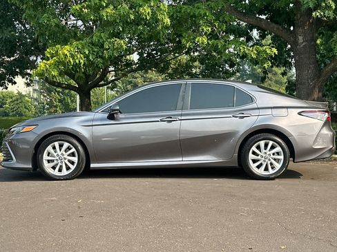 Used 2022 Toyota Camry LE w/ Cold Weather Package FWD image 5