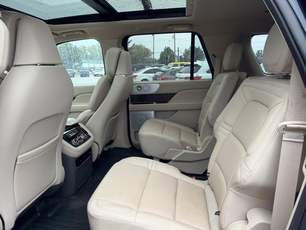 Used 2021 Lincoln Navigator L Reserve w/ Luxury Package AWD/4WD image 16