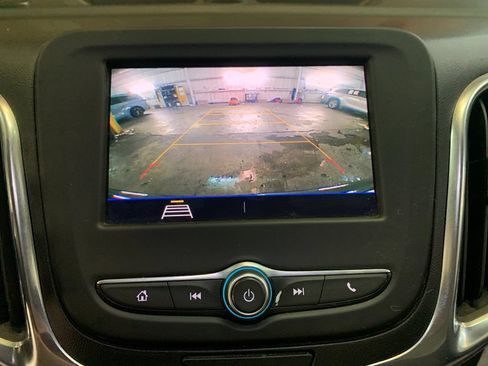 Used 2021 Chevrolet Equinox LS w/ LS Convenience Package AWD/4WD image 22