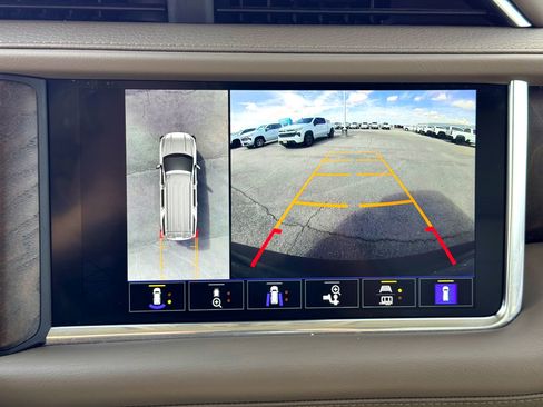 Used 2023 GMC Yukon Denali image 32