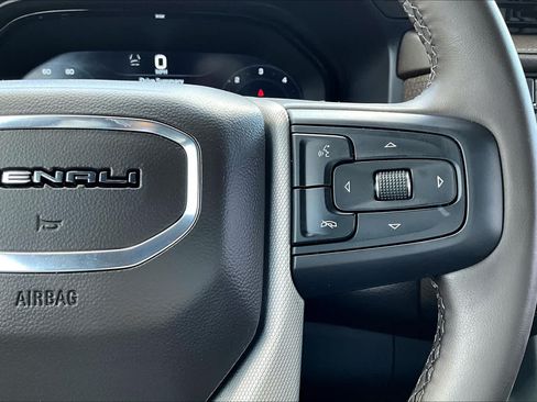Used 2023 GMC Yukon Denali AWD/4WD image 23