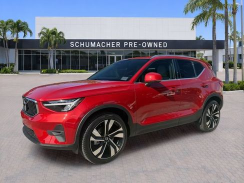 Used 2023 Volvo XC40 B5 Plus AWD/4WD image 3
