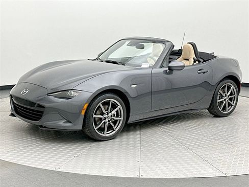 Used 2017 MAZDA MX-5 Miata Grand Touring image 1