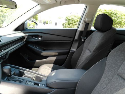 Used 2023 Honda Accord EX image 10