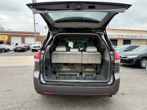 Used 2012 Toyota Sienna XLE image 5